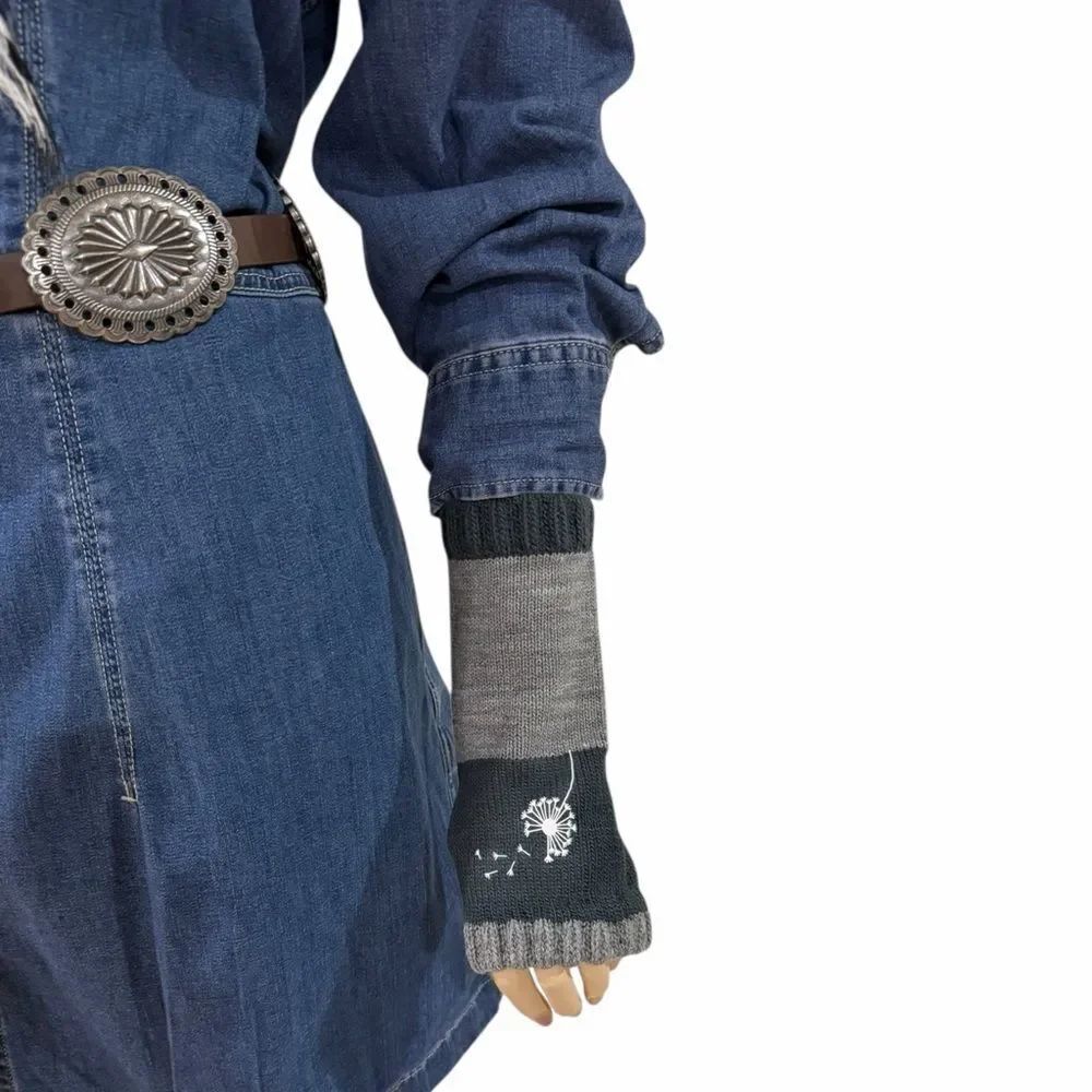 Blue Gray Dandelion Floral Knit Fingerless Gloves Arm Warmers NWT